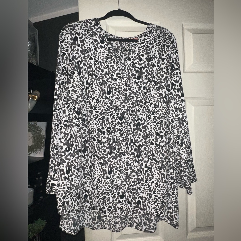 Cheetah print v-neck blouse